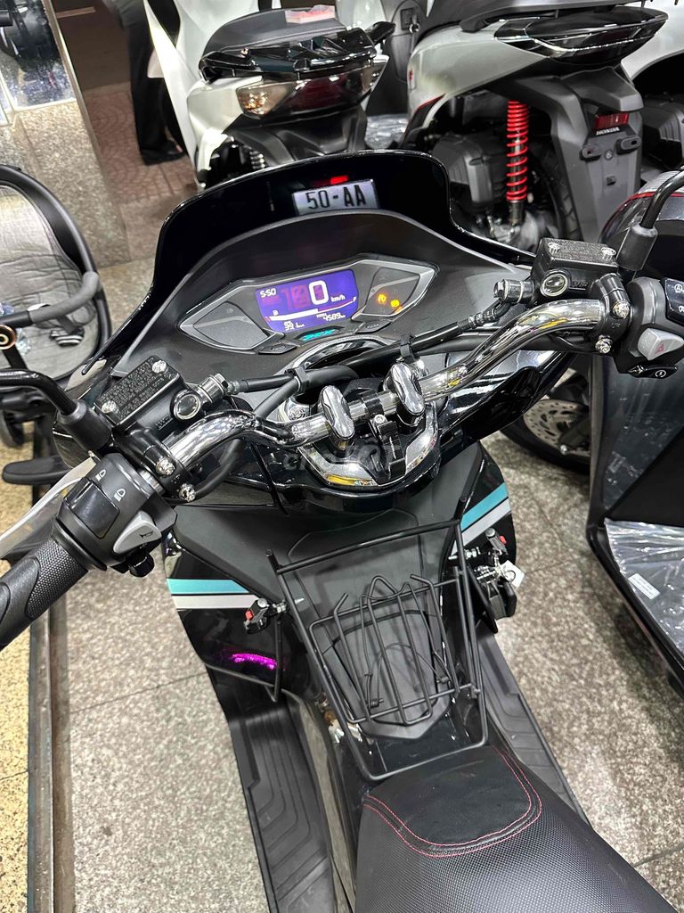 PCX 160 ABS + HSTC 10/2024 Đen Bóng BSTP Chính Chủ. Mua bán Xe máy tại Quận Phú Nhuận Tp Hồ Chí Minh được đăng bởi Ngô Hà hình 2