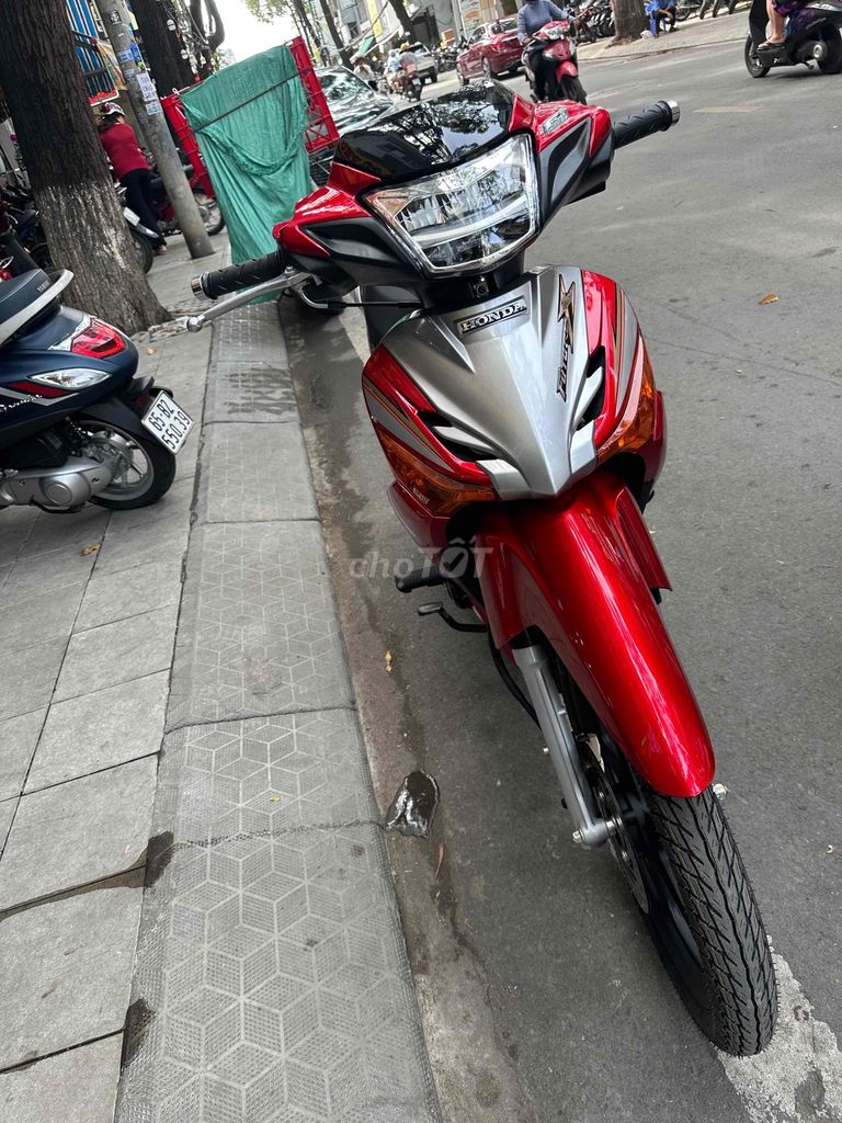 Honda Future X FI Đỏ bạc. Mua bán Xe máy tại Quận Ninh Kiều Cần Thơ được đăng bởi Nguyễn Trọng Nhân hình 1