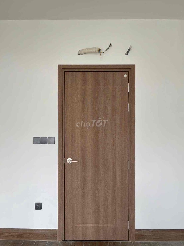 Cửa nhựa giả gỗ composite màu Nâu. Mua bán Nội thất, đồ gia dụng khác tại Thành phố Thủ Đức Tp Hồ Chí Minh được đăng bởi Hoàng Hiệp Ngô hình 1