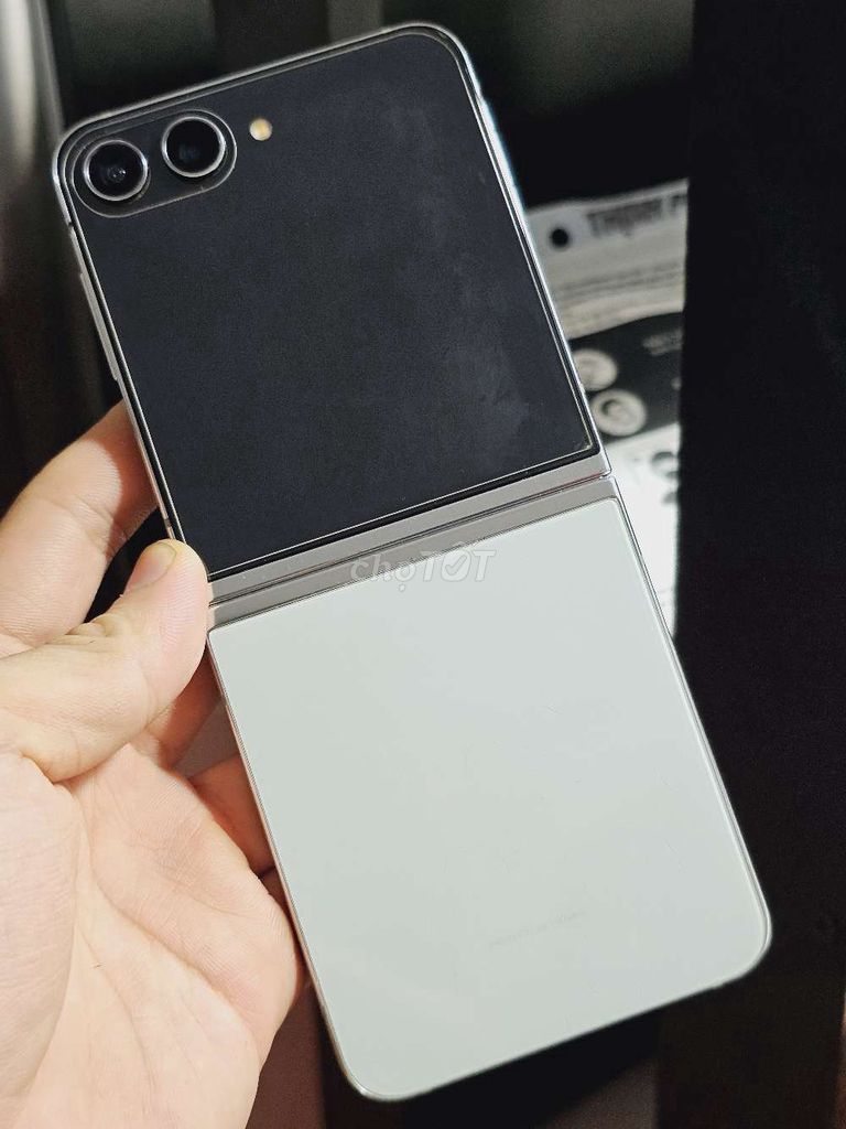 Samsung Galaxy Z Flip5 512GB Trắng Việt Nam. Mua bán Điện thoại tại Quận Thanh Xuân Hà Nội được đăng bởi Nam hình 1