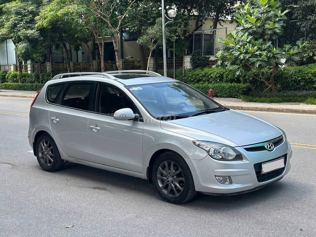 Серебряное кожаное сиденье Hyundai i30 1.6CW 2011