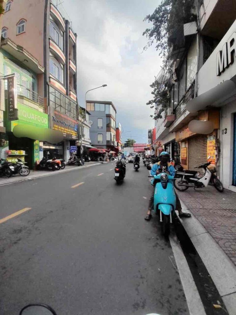 Nhà nguyên căn 3,8x15m 1 trệt 2 lầu MT Rạch Bùng Binh P10 Q3 giá 26tr