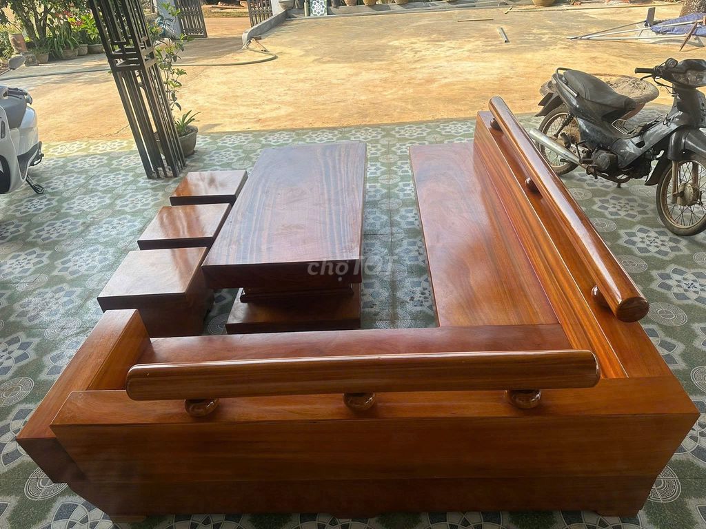 Sofa gỗ nguyên khối màu Nâu cánh gián. Mua bán Bàn ghế tại Huyện Đăk Đoa Gia Lai được đăng bởi Ngô Thanh Chương hình 1