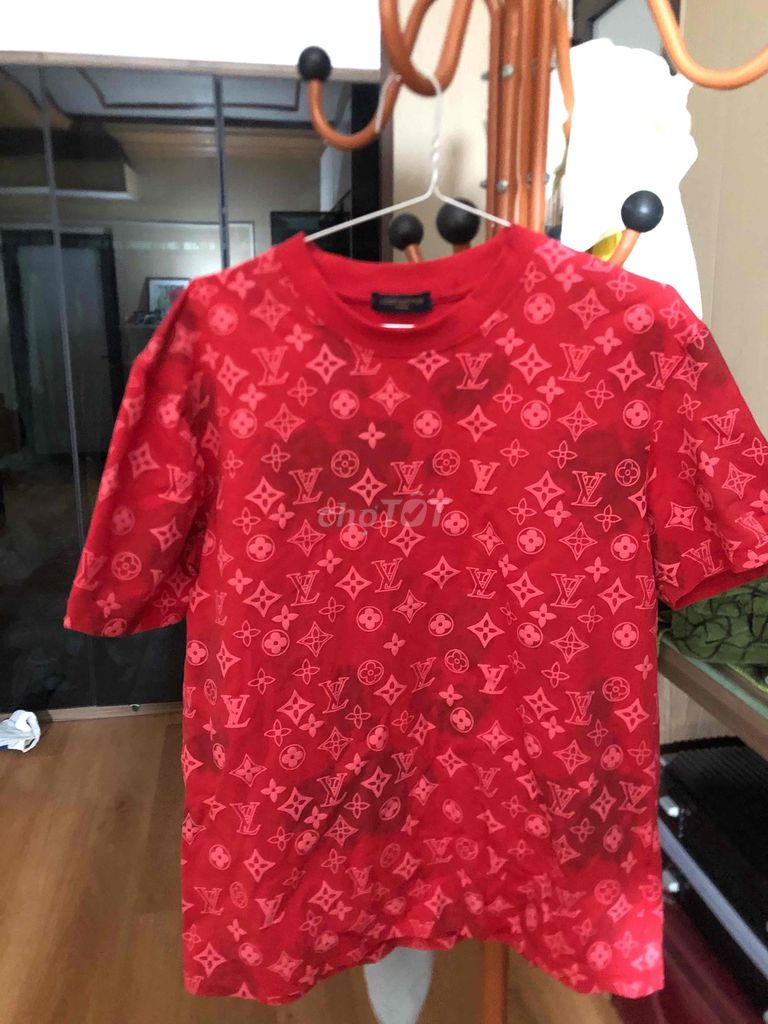 Áo phông Louis Vuitton Unisex Vải cao cấp. Mua bán Quần áo tại Quận Ba Đình Hà Nội được đăng bởi Ngô Hoàng Anh hình 1