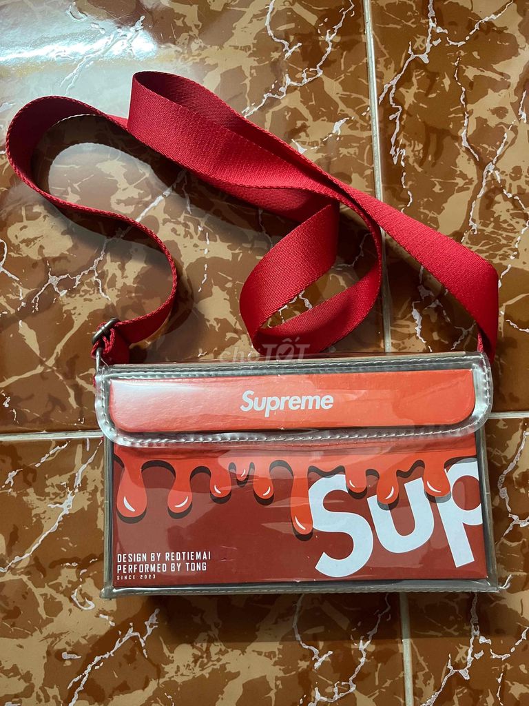 Túi đeo chéo Supreme Đỏ Unisex. Mua bán Túi xách tại Quận Ninh Kiều Cần Thơ được đăng bởi Minh Phạm hình 1