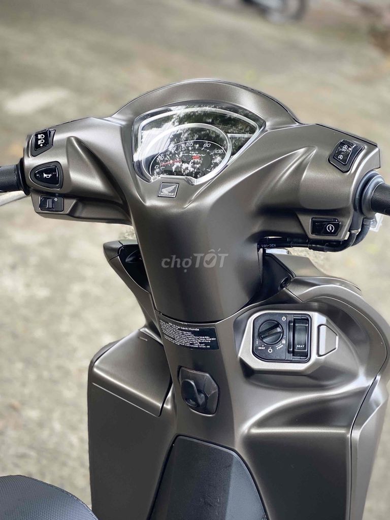 Vision2023 xịn đẹp màu vipp. Mua bán Xe máy tại Thành phố Vũng Tàu Bà Rịa - Vũng Tàu được đăng bởi Chí Hậu hình 4