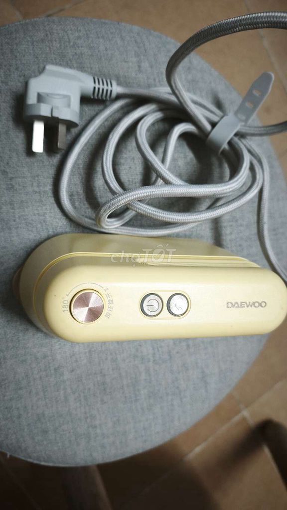 Bàn ủi hơi nước Daewoo Vàng kem. Mua bán Nội thất, đồ gia dụng khác tại Thành phố Thủ Đức Tp Hồ Chí Minh được đăng bởi Chinhphan hình 1