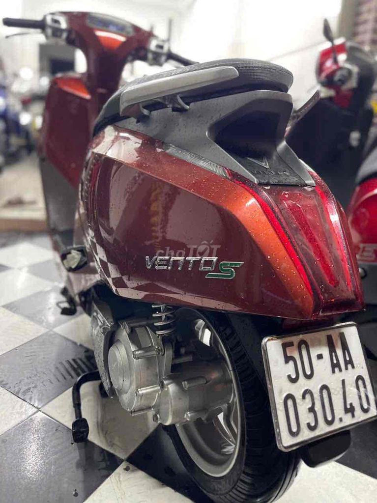 VinFast VentOS Red 7000 км продается с мешком для фасоли