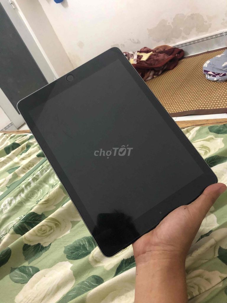 Apple iPad Gen 6 Wifi + 4G Bạc. Mua bán Máy tính bảng tại Quận Hải Châu Đà Nẵng được đăng bởi Dương Trọng Hoạt hình 1