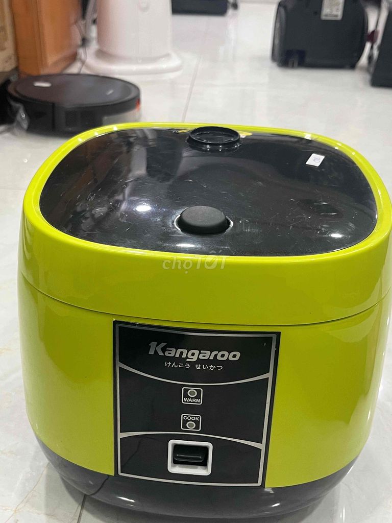 Nồi cơm nắp gài Kangaroo 2.2 lít KG22R1