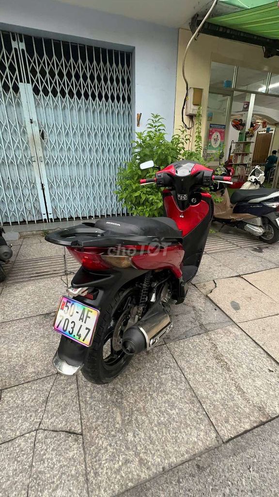 Хонда SH 150i 2008, полная версия 2010 года, красная