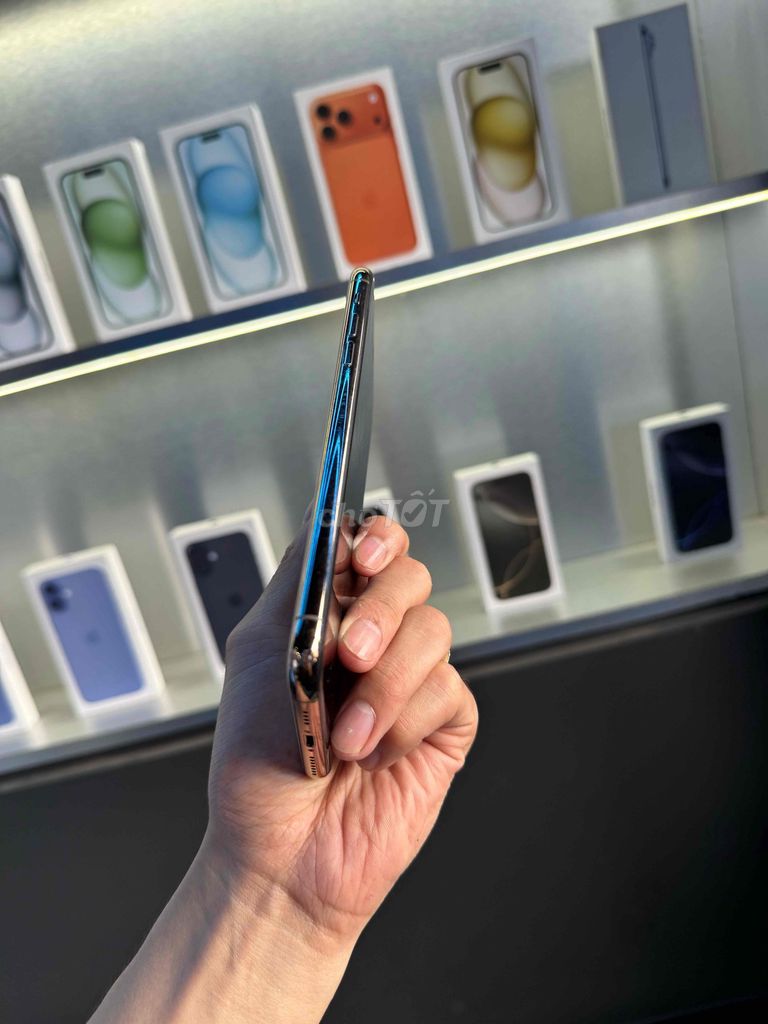 Apple iPhone 11 Pro Max 256GB Vàng. Mua bán Điện thoại tại Thành phố Buôn Ma Thuột Đắk Lắk được đăng bởi Đặng Cường hình 1