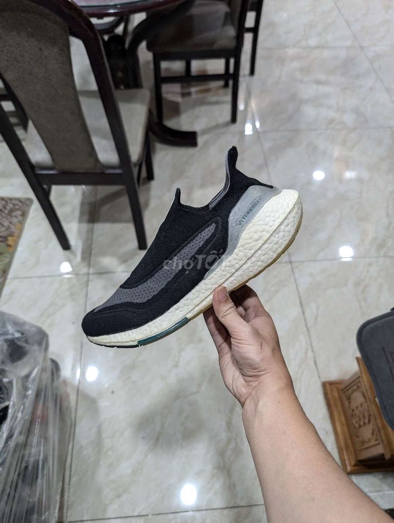 Giày chạy bộ Ultra boost sz 42.5 2hand