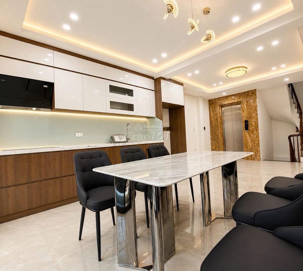 Bán nhà Phân vỉa hè Nguyên Hồng 45m2x7t kd đỉnh chỉ 23,9 tỷ