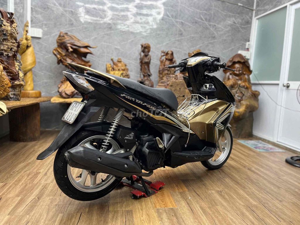 Honda Airblade 125Fi, чистый пластик, тихий двигатель