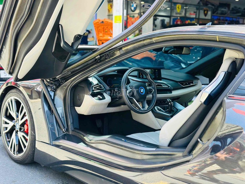BMW i8 2015 - 35000 km. Mua bán Ô tô tại Quận 8 Tp Hồ Chí Minh được đăng bởi Hồng Phúc hình 18