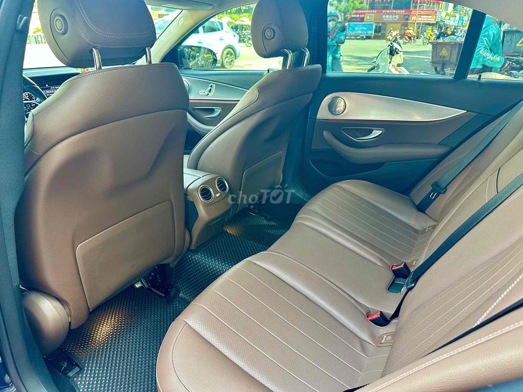 Mercedes E180 sx 2020 màu xanh nội thất nâu lăn bá. Mua bán Ô tô tại Quận Tân Phú Tp Hồ Chí Minh được đăng bởi Phước Nguyễn hình 8