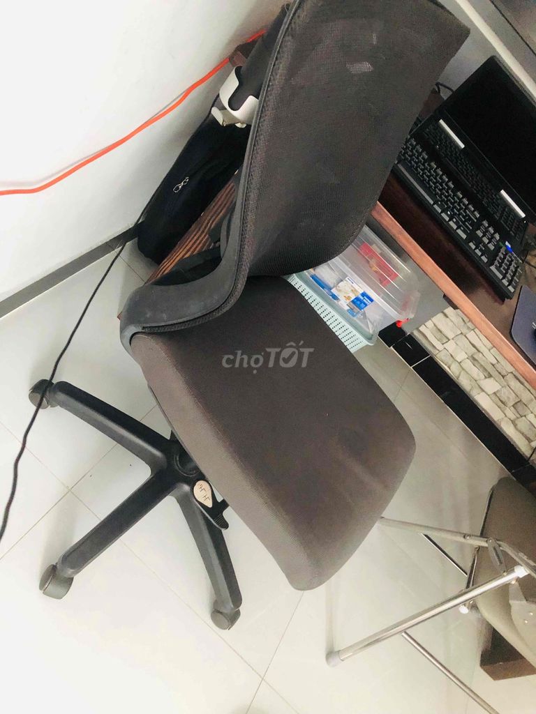 Ghế văn phòng Vải lưới, nệm Đen chịu lực >100kg. Mua bán Đồ dùng văn phòng tại Quận Cái Răng Cần Thơ được đăng bởi Nguyễn Huy Lân hình 1