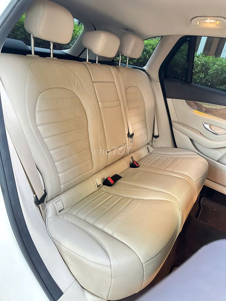 Merc GLC250 4Matic Trắng/Kem Odo chỉ 60 ngàn Km. Mua bán Ô tô tại Quận 8 Tp Hồ Chí Minh được đăng bởi Gon Nguyen hình 18