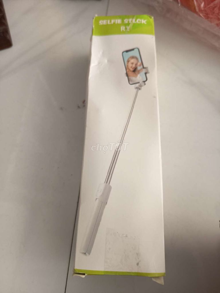 Gậy selfie R1 Thép không gỉ Trắng Trung Quốc. Mua bán Phụ kiện (Màn hình, Chuột...) tại Thị xã Cai Lậy Tiền Giang được đăng bởi Liên Cherry hình 1