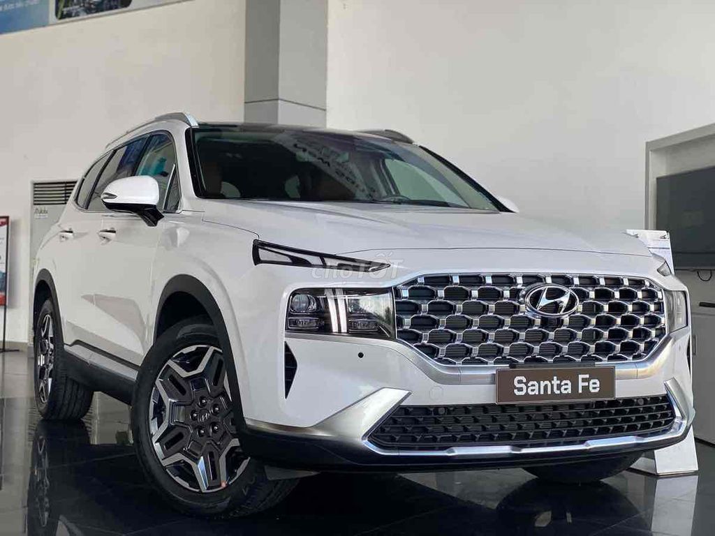 Hyundai Santa Fe xăng cao cấp giảm 50 thuế trước