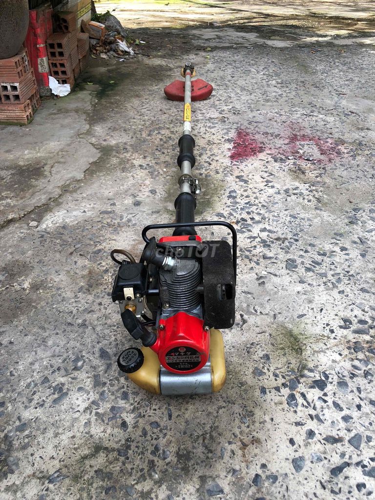 Máy cắt cỏ Makita EM162 Đỏ. Mua bán Đồ chuyên dụng, Giống nuôi trồng tại Quận Bình Tân Tp Hồ Chí Minh được đăng bởi Lê Phú hình 1