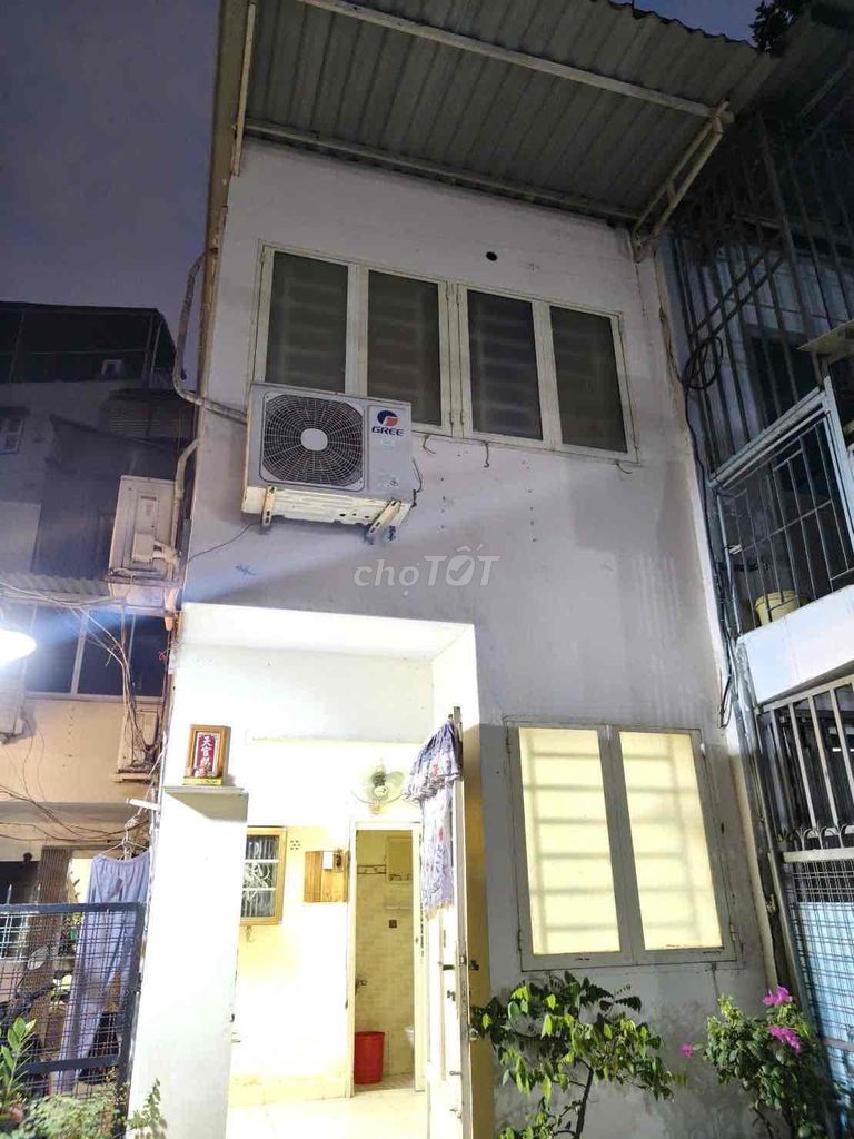 Rent · 2 bd · 30 м² · Quận 5, ул. Đường Huỳnh Mẫn Đạt