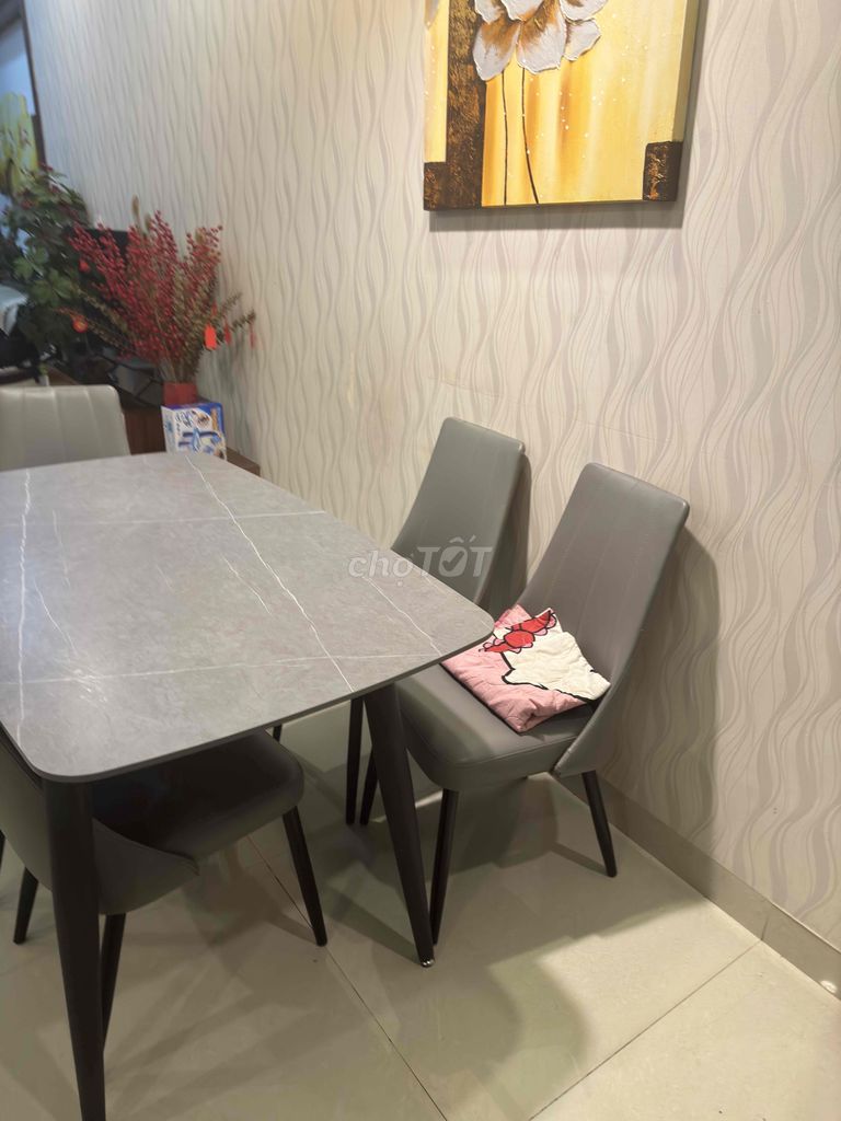 pass lại bộ bàn ăn mặt đá ghế da
