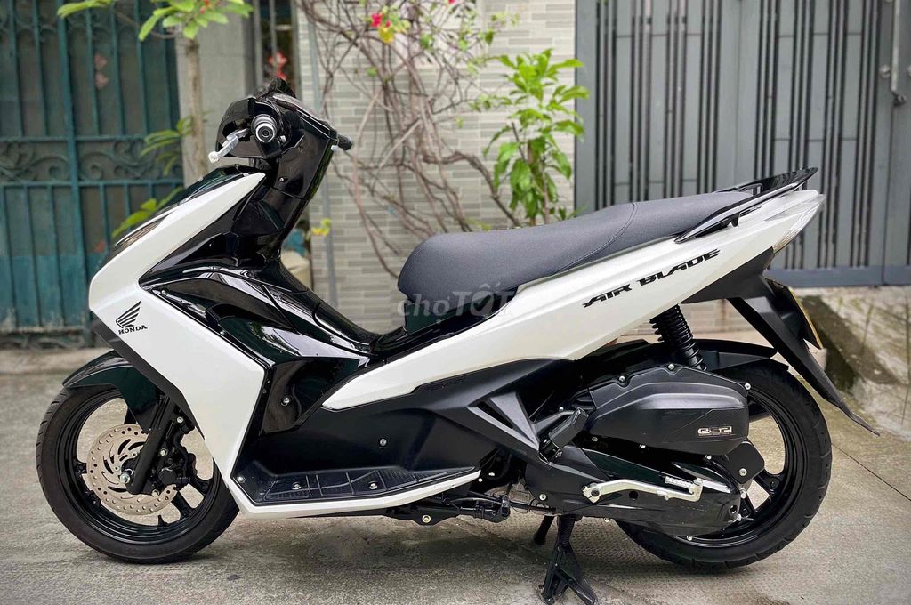 Airblade 2014 Bstp, đưa trước 10 tr nhận xe. Mua bán Xe máy tại Quận 7 Tp Hồ Chí Minh được đăng bởi Xuân Dũng hình 7