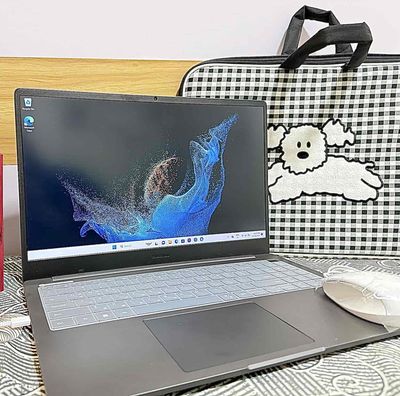 CẦN BÁN GẤP LAPTOP MỚI 99,99%. Mua bán Laptop tại Quận 7 Tp Hồ Chí Minh được đăng bởi Ngoc