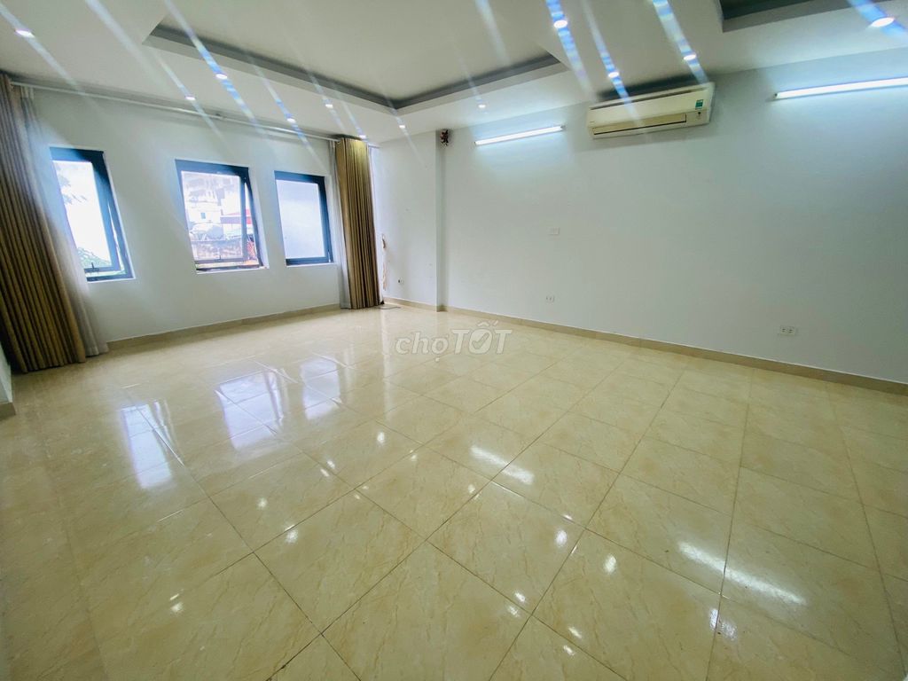 Chính chủ cho thuê VP Nguyên Hồng, DT 45m², giá 7 triệu/tháng.