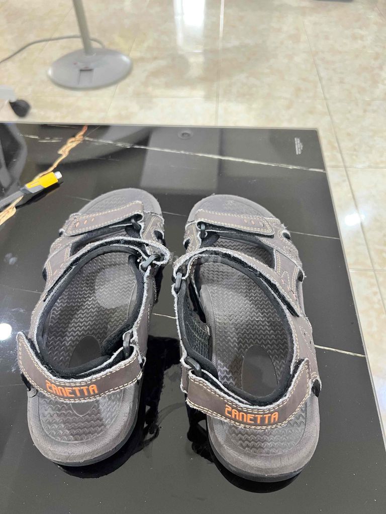 Sandal Unisex Xám Size 41-42. Mua bán Giày dép tại Quận 4 Tp Hồ Chí Minh được đăng bởi Vũ Hồ Khôi hình 1
