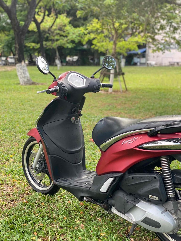 Piaggio Liberty iGet ABS красно-черный