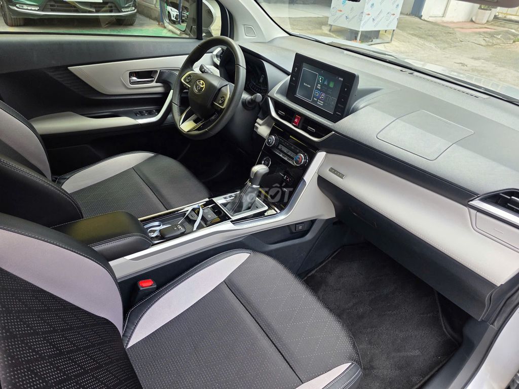 Toyota Veloz Cross 2022 CVT 12200 km. Mua bán Ô tô tại Quận Tân Bình Tp Hồ Chí Minh được đăng bởi Nguyễn Tân Xe Lướt  hình 13