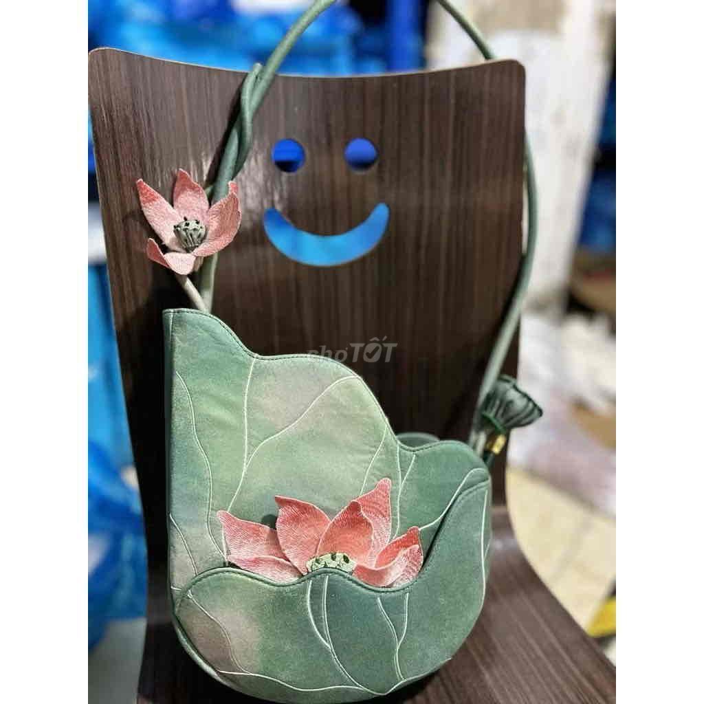 Túi xách nữ thêu hoa sen đi chùa. Mua bán Túi xách tại Huyện Hóc Môn Tp Hồ Chí Minh được đăng bởi huy phú hình 2