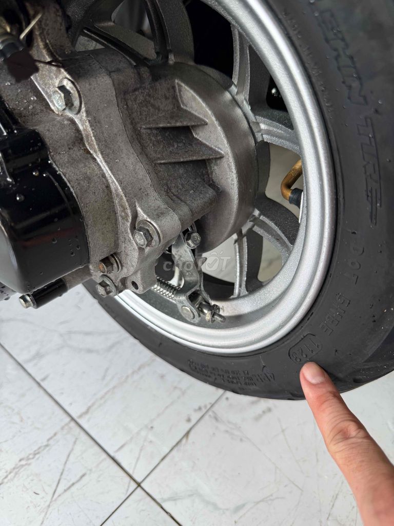 VESPA 50cc - 2024. Odo 3 Ngàn Km. BS 68. Mua bán Xe máy tại Thành phố Rạch Giá Kiên Giang được đăng bởi XE MÁY CŨ TÂN 128 hình 8