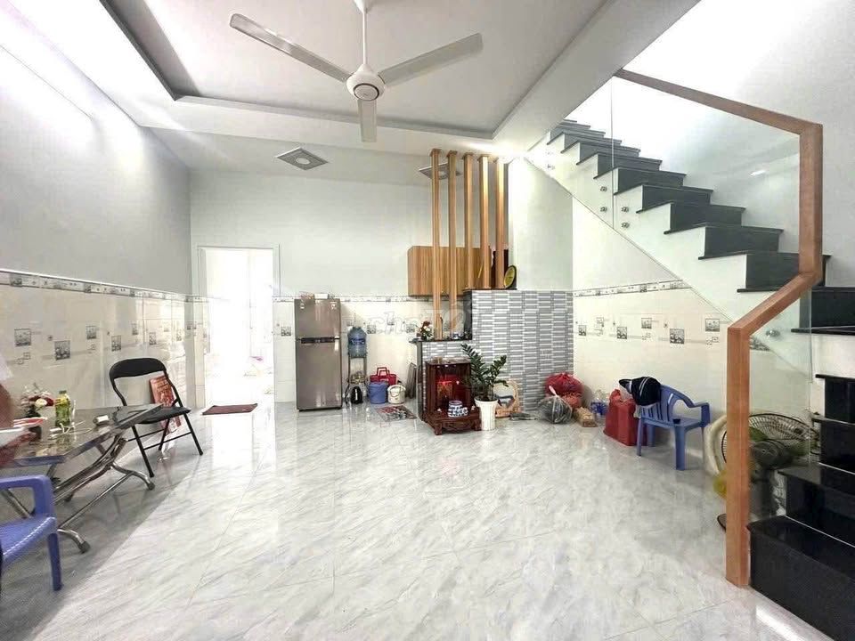Bán gấp Nhà gần chợ Hưng Long 100m2 giá 850 triệu sổ hồng riêng. Mua bán nhà ở tại Huyện Bình Chánh Tp Hồ Chí Minh được đăng bởi nhi hình 3