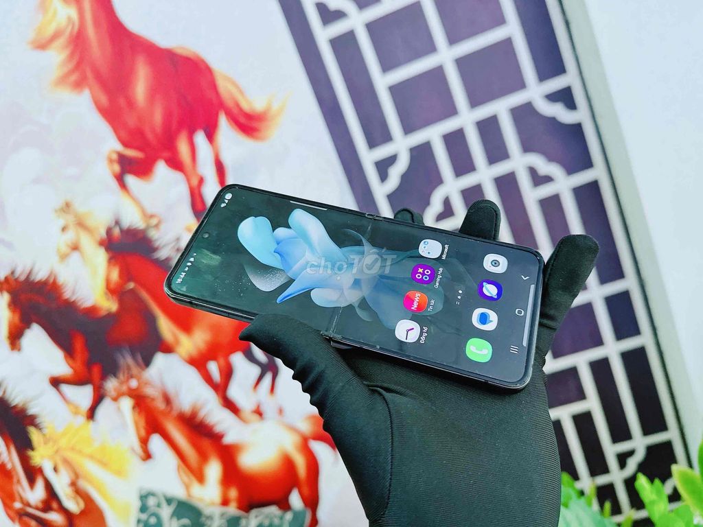 Samsung Z Flip 4 5G 128G Đen VN 2sim giá iuuu. Mua bán Điện thoại tại Quận Hải Châu Đà Nẵng được đăng bởi TUẤN LUXURY MOBILE ĐÀ NẴNG hình 1