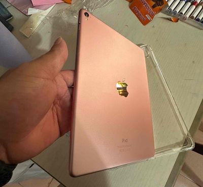 iPad Pro 9.7 inch 32GB Wifi - Đã sử dụng. Mua bán Máy tính bảng tại Huyện Đức Hòa Long An được đăng bởi Lý Lâm