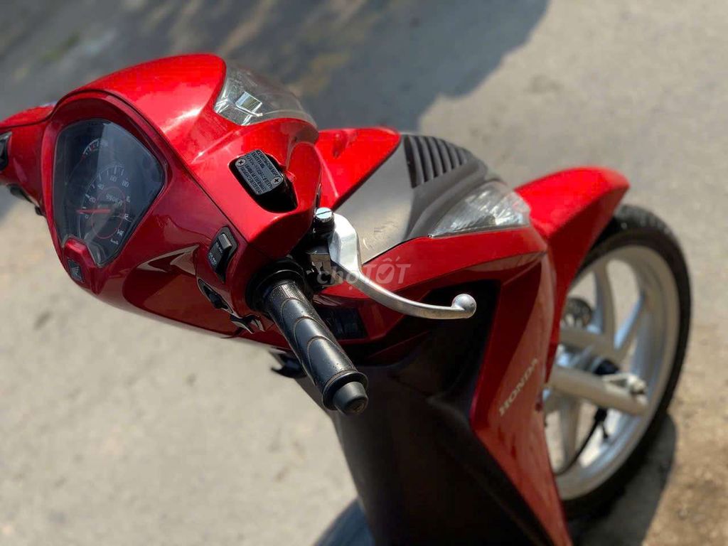 Honda Vision 2017 màu Đỏ. Mua bán Xe máy tại Quận Ô Môn Cần Thơ được đăng bởi Long  hình 5