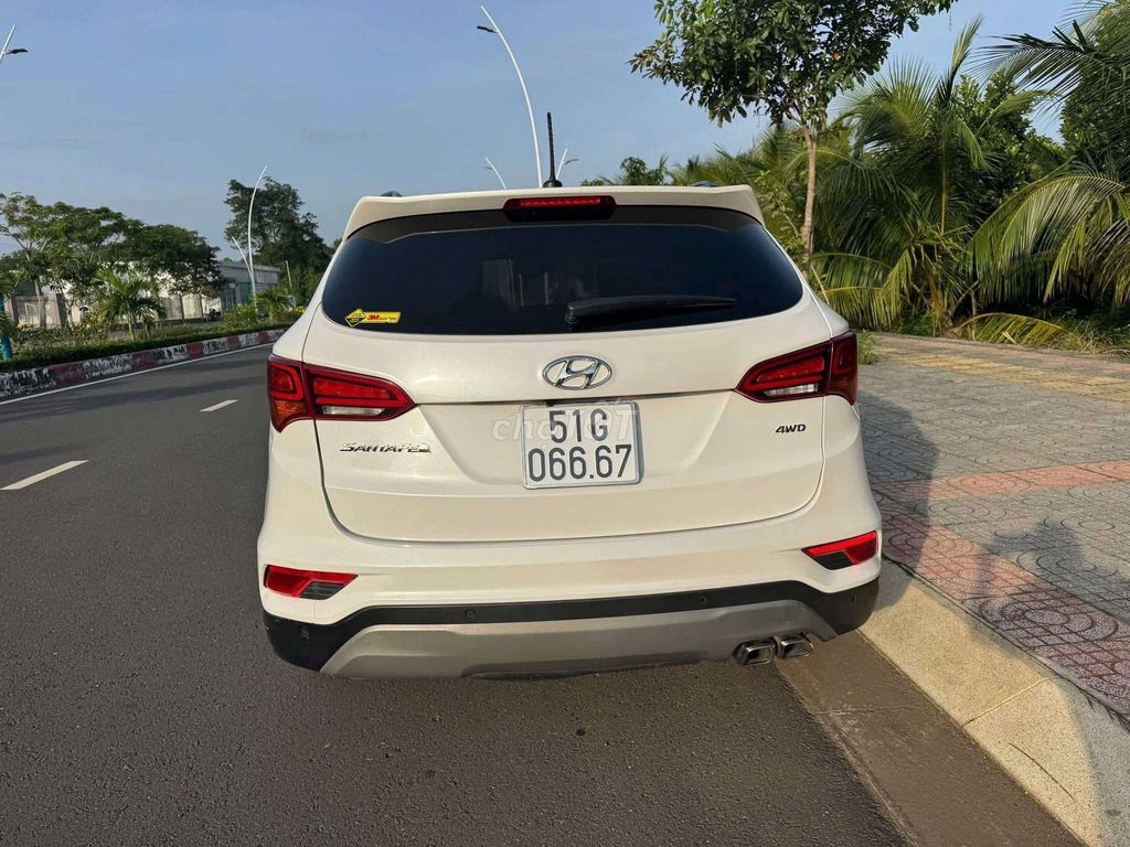 Hyundai Santa Fe 2018 Xăng 50.000 km Trắng. Mua bán Ô tô tại Thành phố Biên Hòa Đồng Nai được đăng bởi Đặng Lê Nhựt Trường hình 3