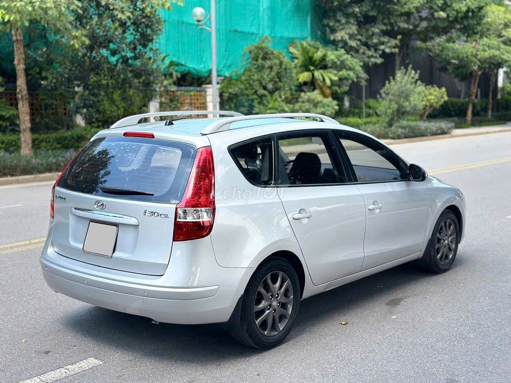 Серебряное кожаное сиденье Hyundai i30 1.6CW 2011