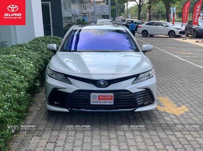 Toyota Camry 2.0Q 2021 nhập Thái