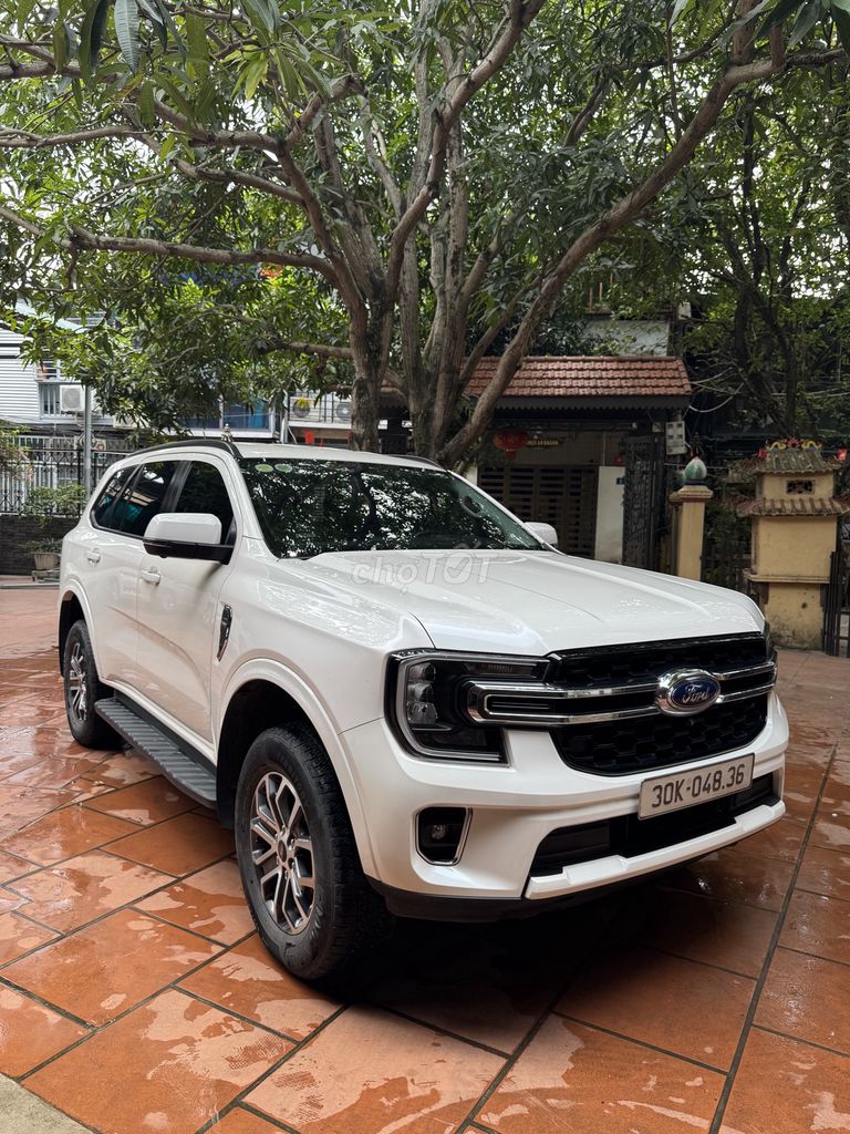 Ford Everest Ambiente 2022 2.0 Turbo 4x2 AT Белый