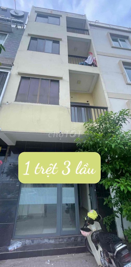 Cho thuê nhà mặt tiền/Vp gần Coopmart Bình triệu 7 pn giá 17,5tr TL