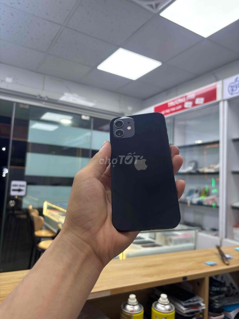 Apple iPhone 12 64GB Đen Đã sử dụng. Mua bán Điện thoại tại Quận Sơn Trà Đà Nẵng được đăng bởi Diễm Diễm hình 1