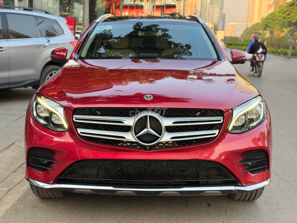 Mercedes GLC300 2018 model 2019 màu đỏ. Mua bán Ô tô tại Quận Thanh Xuân Hà Nội được đăng bởi Nguyễn Tuấn Hoàng hình 1