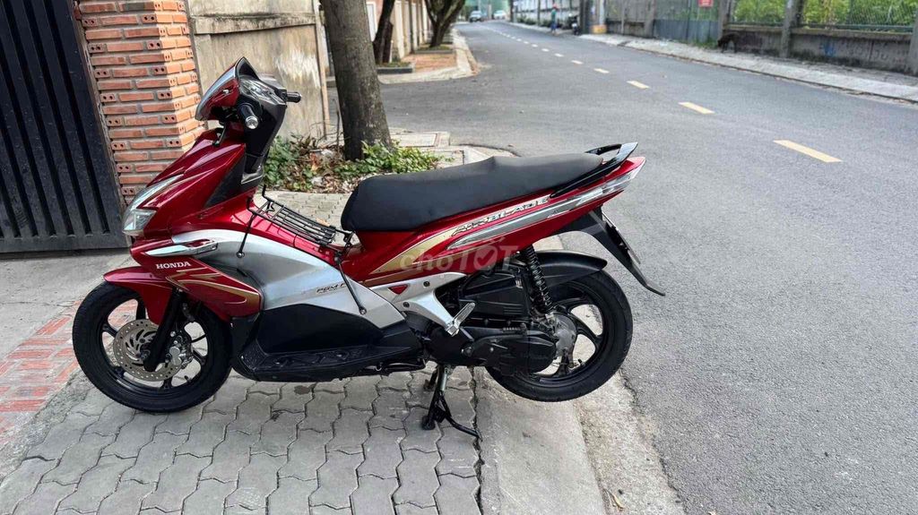 Honda Air Blade 2010 Đỏ bạc AB. Mua bán Xe máy tại Quận Bình Thạnh Tp Hồ Chí Minh được đăng bởi Quyphan hình 5
