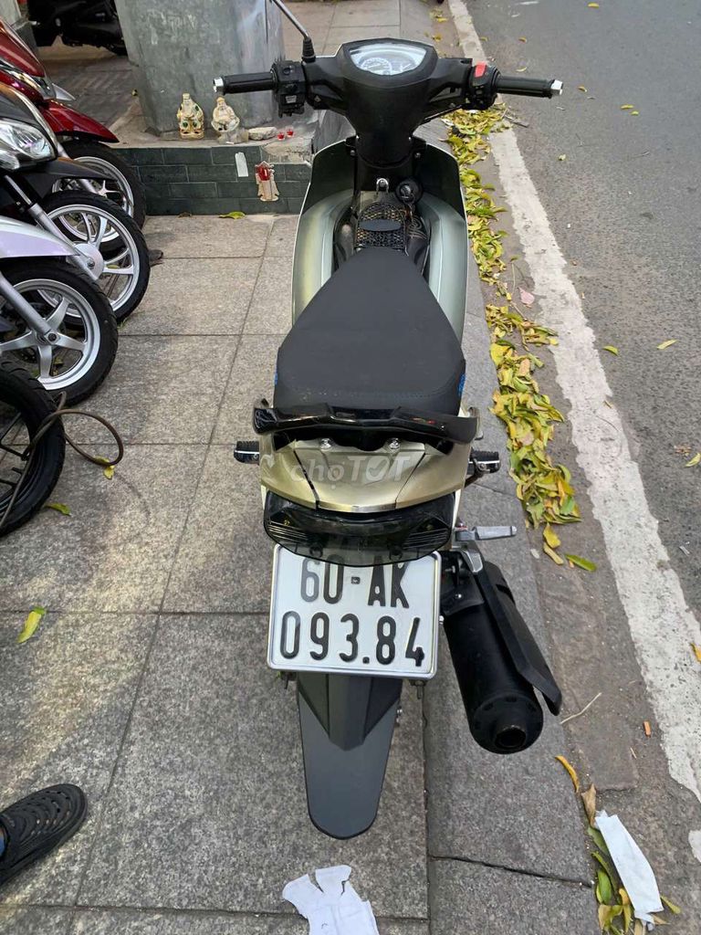 Yamaha Sirius 50cc 2022 черно-золотой 90%