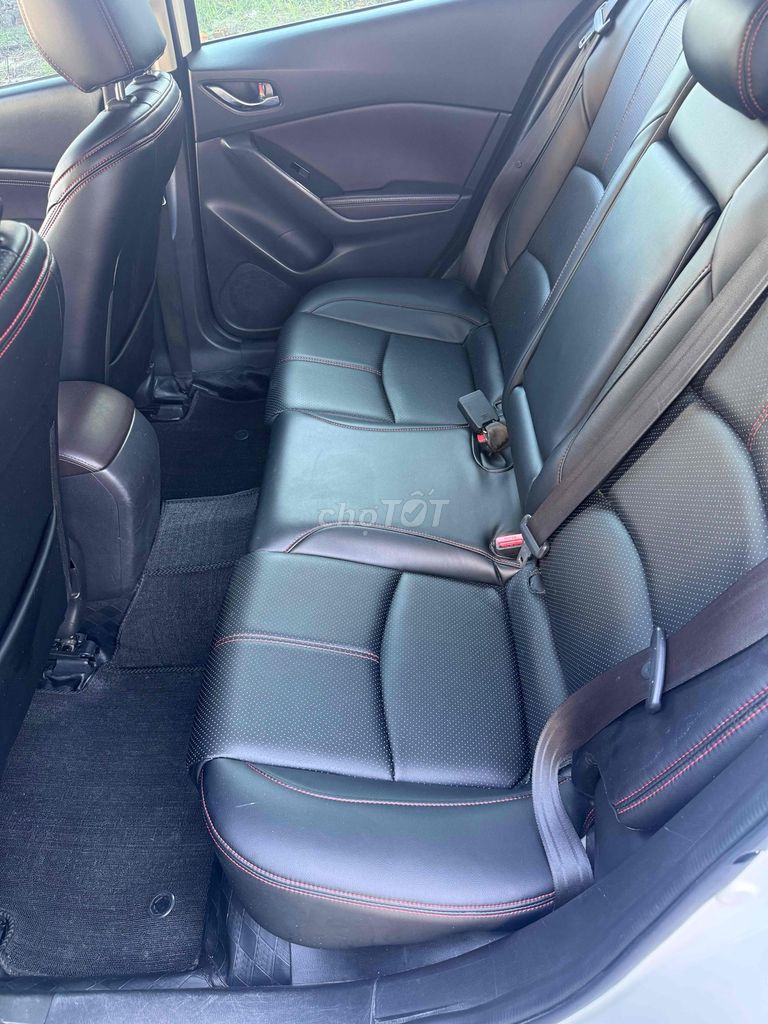 Мазда Мазда 3 2019 Белая автоматическая бензиновая